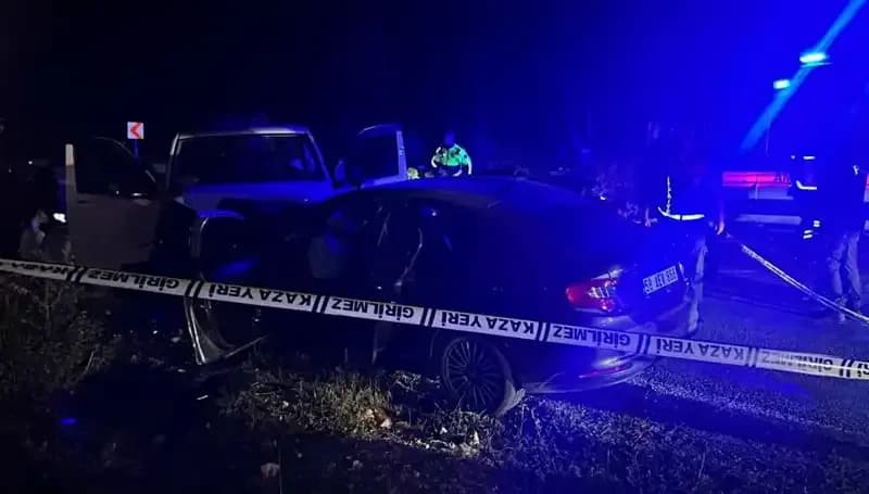 Minibüs Ters Şeritte Giderek Feci Bir Kazaya Neden Oldu: 1 Ölü, 8 Yaralı