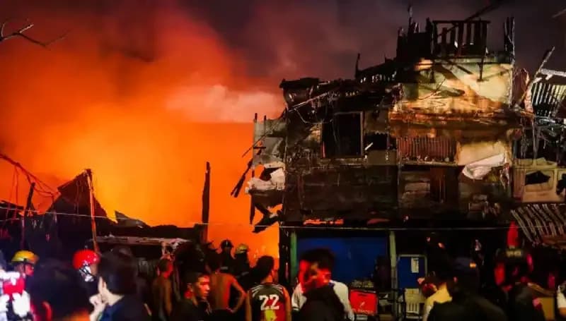 Filipinler'de Büyük Yangın: 1000 Kişi Evsiz Kaldı