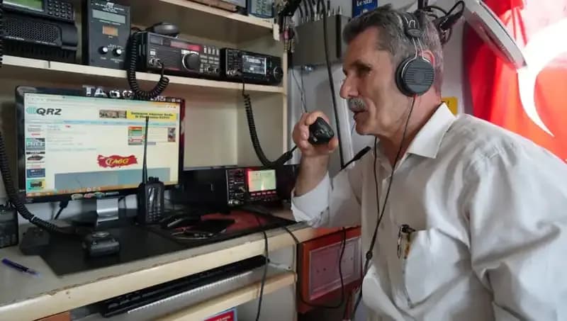 Evinde Hobi Telsiz İstasyonu Kurdu, 180 Ülke ile Görüşme Keyfi