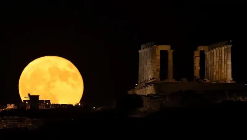 Dünya Genelinde Büyüleyici Dolunay Manzaraları ile Gözlerinizi Şenlendirin