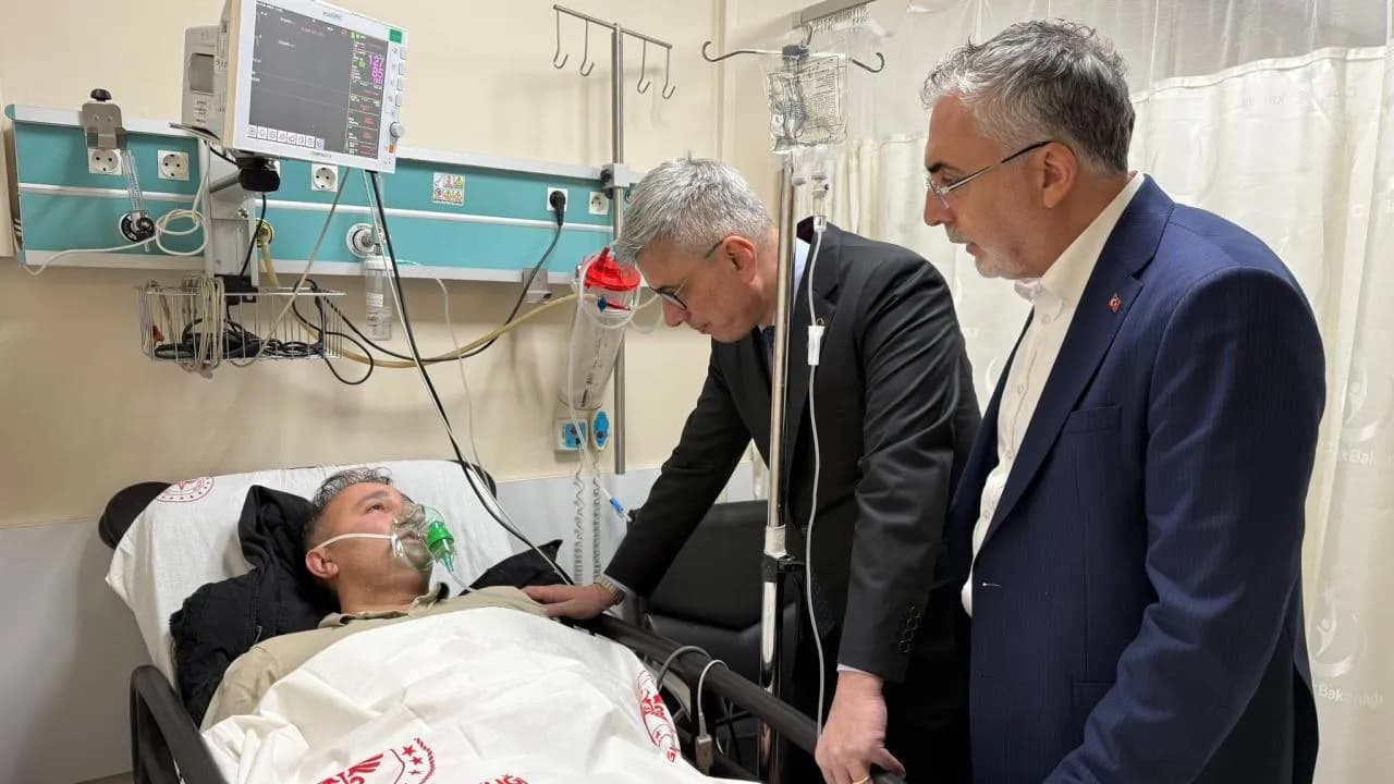 Bakanlar Yaralılara Moral Verdi