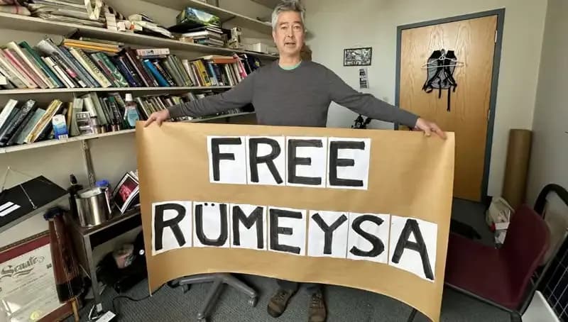 ABD’li Profesör, Rümeysa Öztürk İçin Açlık Grevine Başladı: Nedenleri ve Sonuçları