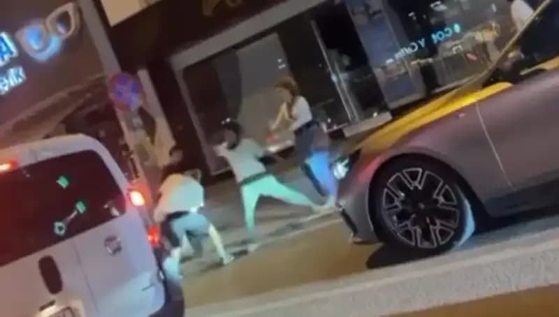 Cadde Boks Ringine Dönüşün Şaşırtan Görüntüleri Sosyal Medyayı Salladı