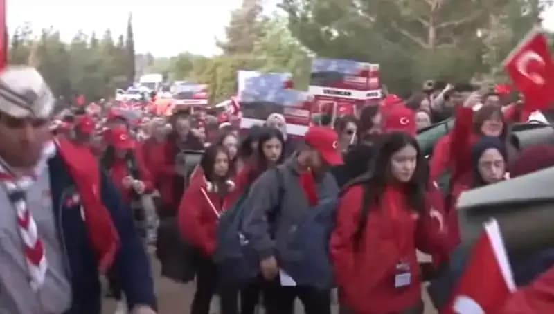 Çanakkale Zaferi'nin 110. Yılında 57. Alay Vefa Yürüyüşü Coşkuyla Gerçekleşti