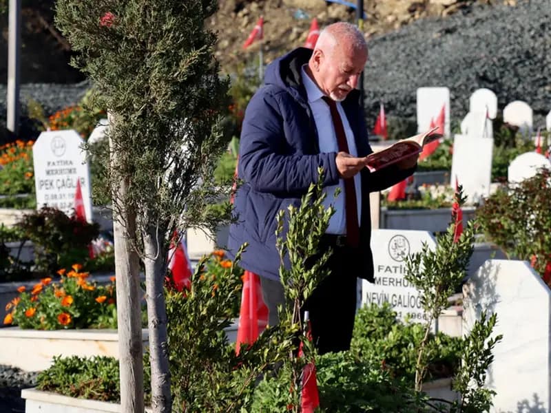 Deprem Mezarlığında Buruk Bayram: Hatay'daki Ziyaretler