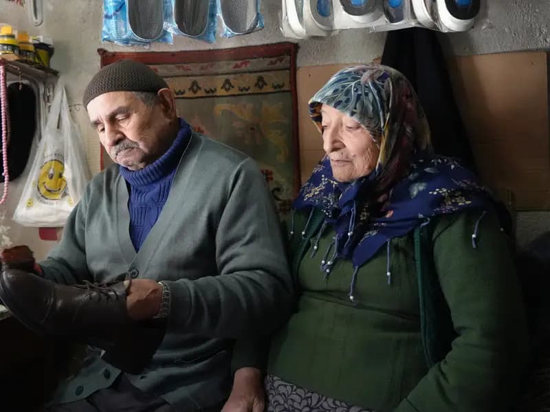 Kastamonu'da 64 Yıldır Eşiyle Beraber Ayakkabı Tamir Ediyor