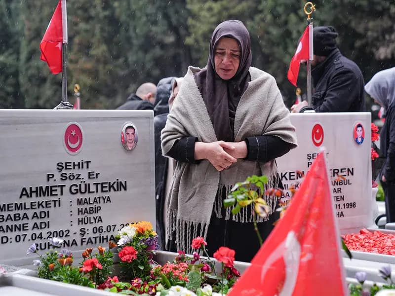 Edirnekapı Şehitliği'nde Ramazan Bayramı'nda Duygu Dolu Anlar