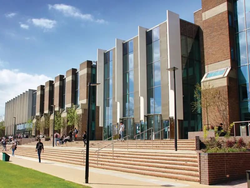 İngiltere'deki Kent Üniversitesi'nde Menenjit Salgını: 2 Ölüm