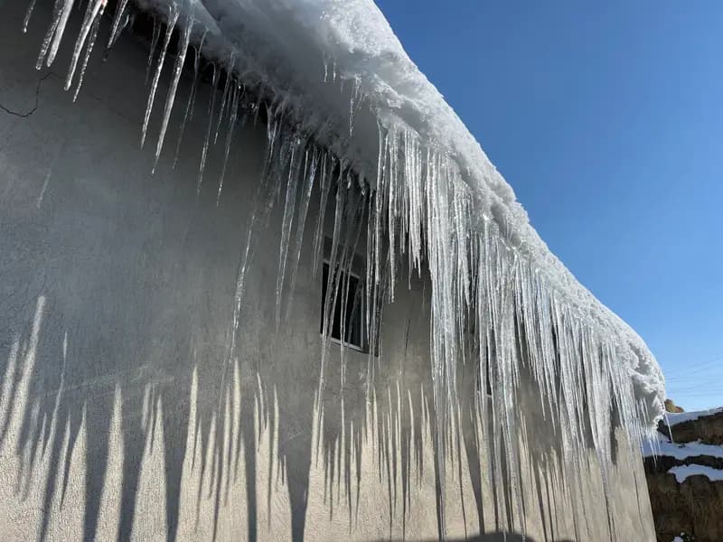 Kars'ta Bahar Beklerken Eksi 15 Dereceye Ulaşıldı