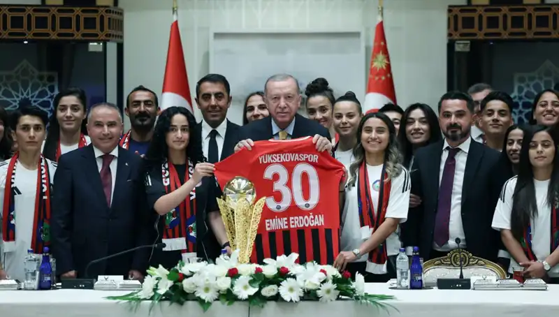 Cumhurbaşkanı Erdoğan, Yüksekovaspor Kadın Futbol Takımı'nı Ağırladı: Futbolun Geleceğine Dönük Vizyon