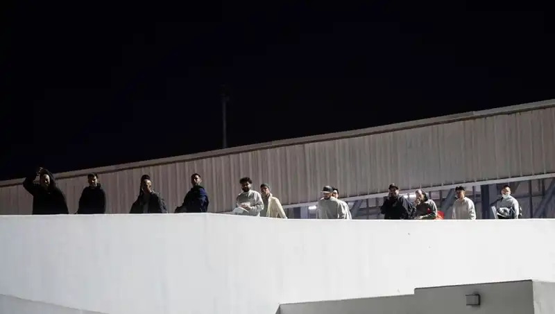 Düzensiz Göçmen Yakalamaları: İki İl Sarayı Güvenlik Önlemleri Artırdı