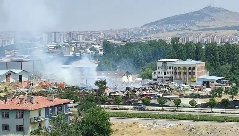** Otluk Alanda Başlayan Yangın, Depoyu Alev Alev Yaktı: Nedenleri ve Sonuçları**