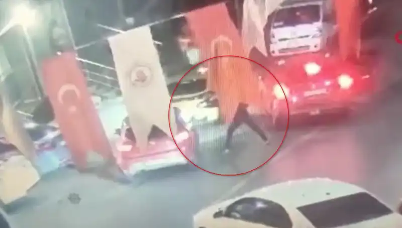 Genç Otomobilde Kurşun Yağmuruna Tutuldu: Olayın Seyri ve Detayları
