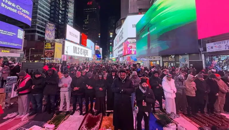New York Times Meydanı’nda Tarihi Teravih Namazı Ne Anlama Geliyor?