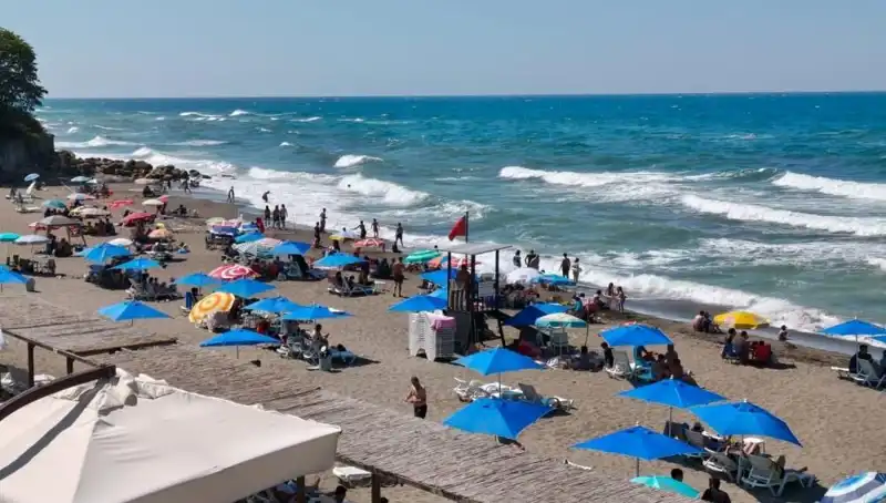 Akçakoca'da Denizi Kapatma Kararı: Yerel Halk ve Turistler Ne Durumda?