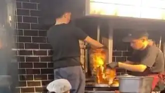 Pişmiş Tavuk Dönerin Üzerine Çiğ Et: Skandalın Ardındaki Gerçek Ne?