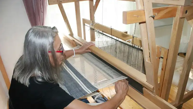 Eski Giysilerden Sanat: İplerle Harika Eşyalar Nasıl Dokunuyor?