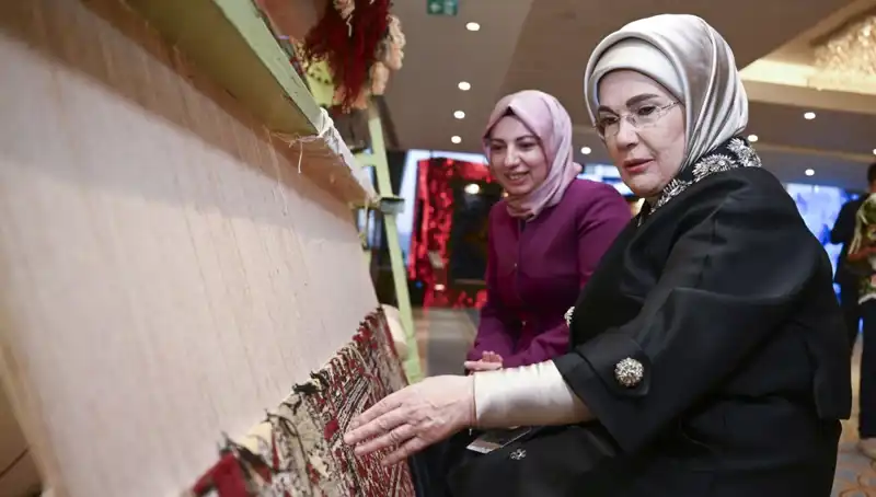 Emine Erdoğan'ın El İşi Halısı Açık Artırmada Satıldı: Geliri Depremzede Kadınlara!